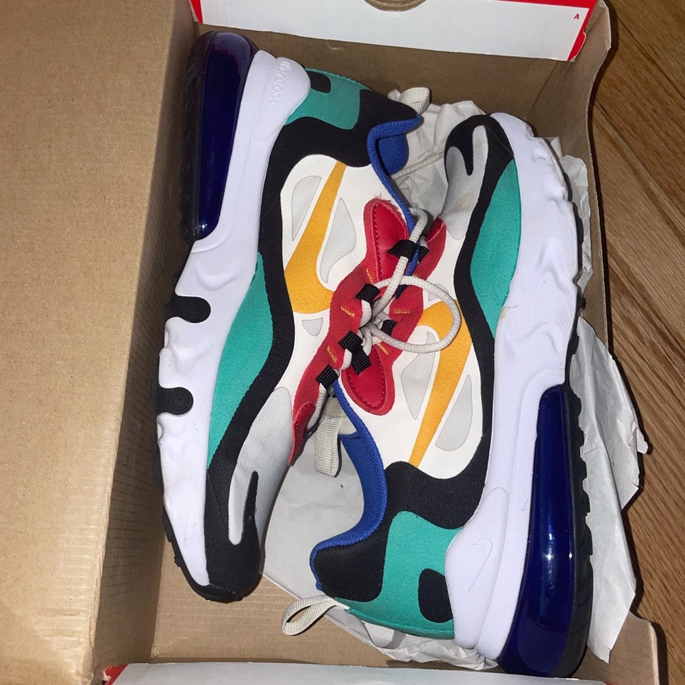 Airmax 270 react. Kids sz 7. Original box. Needs to be cleaned. Great condition.